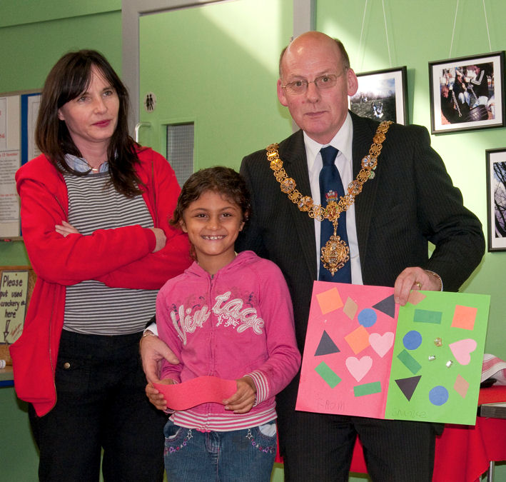 Cathryn Raffan (ChYpPS) and Shanice Newman with Councillor Russ McPherson (Mayor of Cambridge) at the opening of the Pavilion, 14 November 2009. Photo: Stephen Brown.