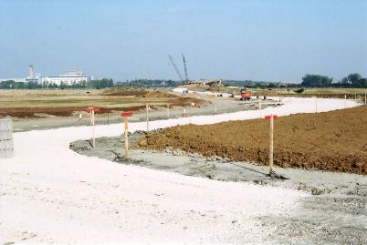 Progress with Addenbrooke’s Road between Shelford Road and the railway, Seven Acres to the right of the road. Photo: Andrew Roberts, 27 September 2008.