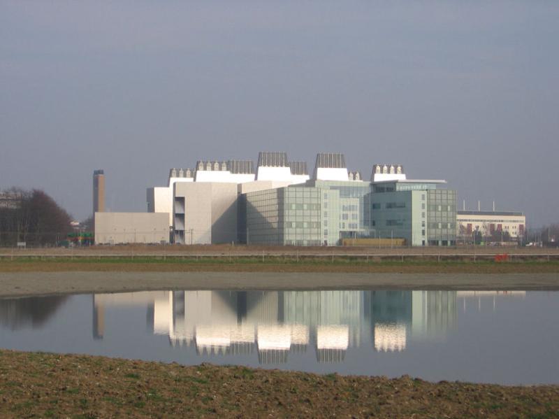 The Laboratory of Molecular Biology (LMB) building from the Clay Farm country park. Photo: Elizabeth Rolph, 23 March 2012.