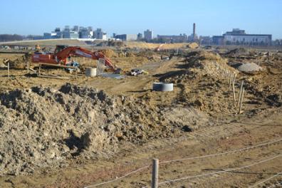 Looking along the route of the Clay Farm spine road from the Addenbrooke’s Road roundabout. Photo: Andrew Roberts, 8 February 2011.