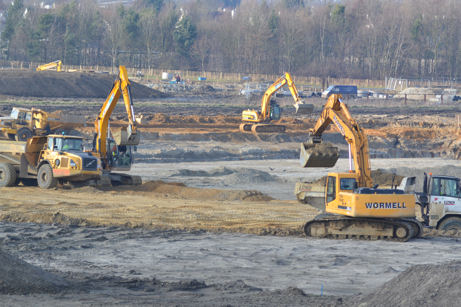 Looking across the Clay Farm green corridor with work underway to construct the ponds, from the approach to the Addenbrooke’s Road bridge. Photo: Andrew Roberts, 9 February 2011.