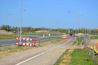 Looking to the Addenbrooke’s Road roundabout from the south, with construction work starting. Photo: Andrew Roberts, 9 April 2011.