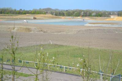 Looking from Addenbrooke’s Road over Clay Farm towards the new lake, with tree planting along Addenbrooke’s Road. Photo: Andrew Roberts, 9 April 2011.