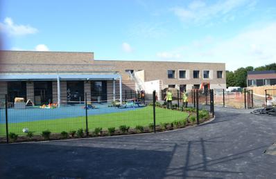 Trumpington Park Primary School, with building work nearing completion. Photo: Andrew Roberts, 15 September 2017.