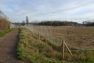 Looking along the track to Addenbrooke’s towards Clay Farm. Photo: Andrew Roberts, 5 December 2011.