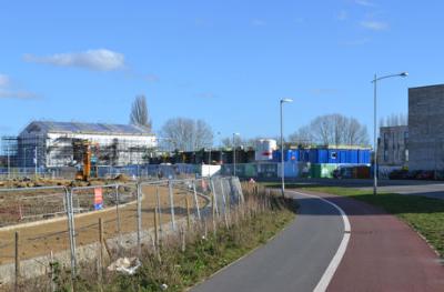 Looking along Addenbrooke�s Road towards the second phase of the Seven Acres development, 16 February 2014.