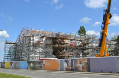 Construction of the apartment block at the far end of the Skanska development, Addenbrooke�s Road, 6 May 2014.