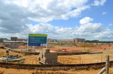 Looking from Addenbrooke�s Road over the construction of the next phase of the Paragon development, 6 May 2014.