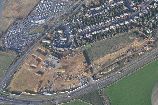 Glebe Farm from above, with Addenbrooke’s Road below and Hauxton Road to left. Source: Tamdown, 1 December 2011.
