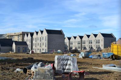Progress with homes on the southern part of Osprey Drive, Trumpington Meadows, seen from the entrance to the primary school on Osprey Drive. Photo: Andrew Roberts, 26 February 2017.